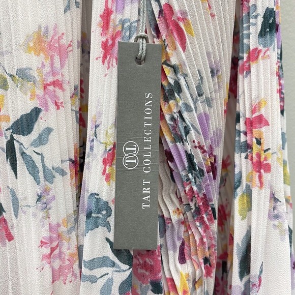 Tart Collections Cole Top Size Medium Off Shoulder Pleated Flowy Floral NWT $178 - Picture 7 of 10